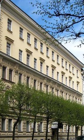 Дом, где жили: в 1912-1936гг. - путешественник Грум-Гржимайло Г.Е., в 1914-1922 гг. – певец Шаляпин Ф.И.